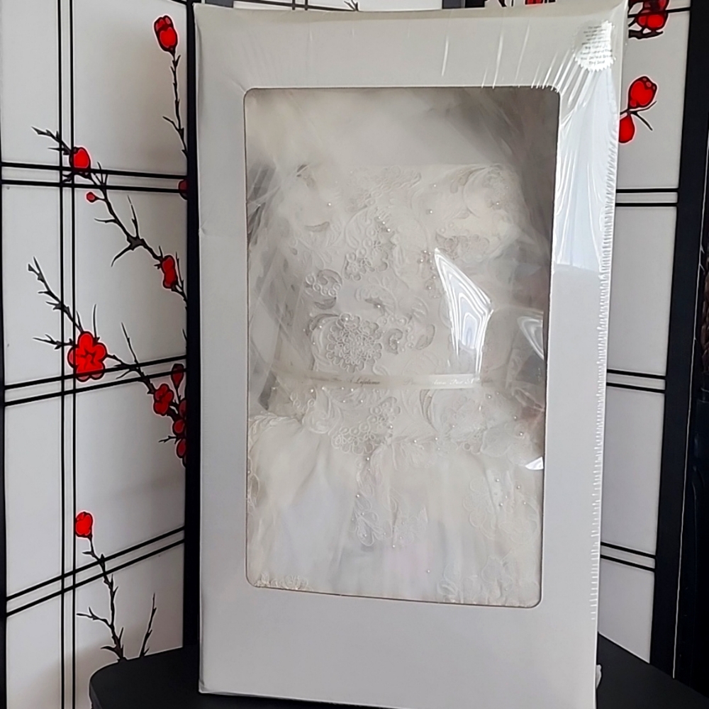 Wedding dress size 14 cream Vera Wang